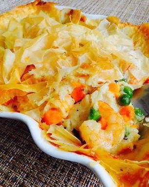 Рыба с овощами, запеченная под тестом фило