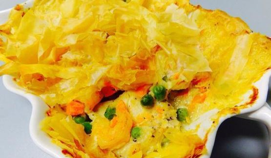 рыба с овощами, запеченная под тестом фило