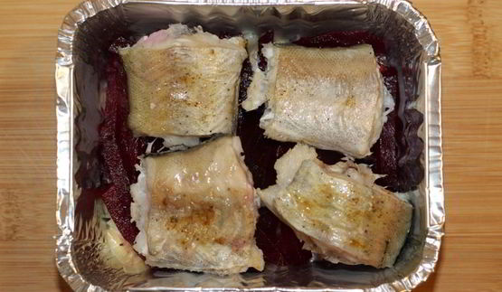 рыба, запеченная со свеклой
