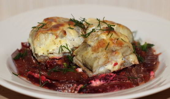 рыба, запеченная со свеклой