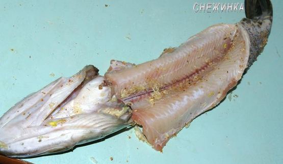 щука фаршированная, запеченная в фольге