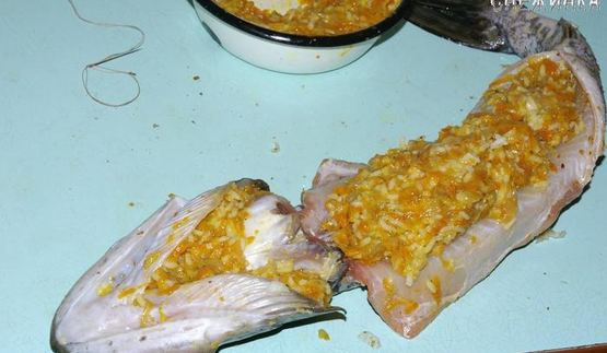 щука фаршированная, запеченная в фольге