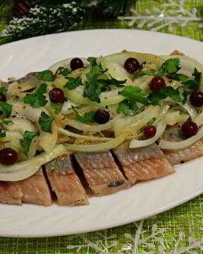 Сельдь с луком в горчичной заправке