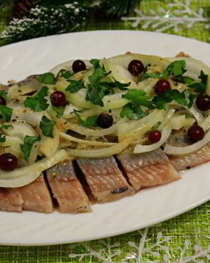 Сельдь с луком в горчичной заправке