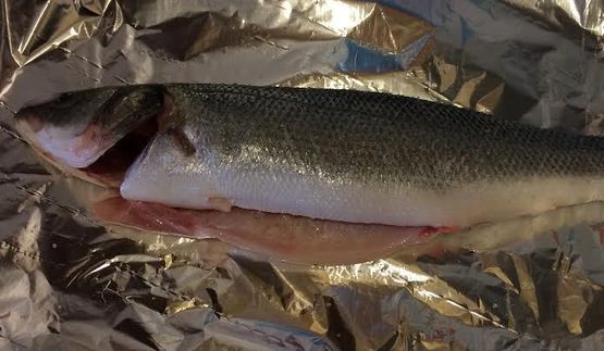 сибас, запеченный в фольге