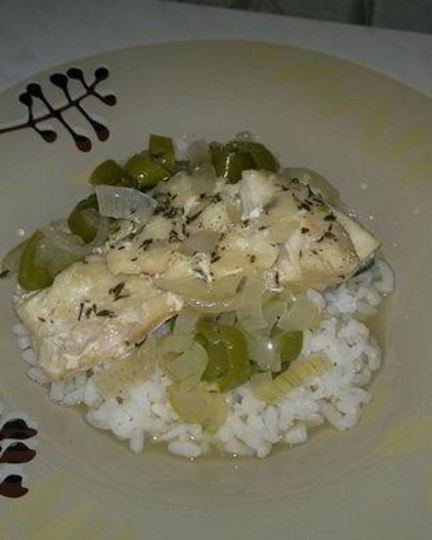 Рецепт трески на подушке из перцев, лука и риса