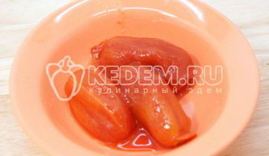 треска с оливками, болгарским перцем и томатами