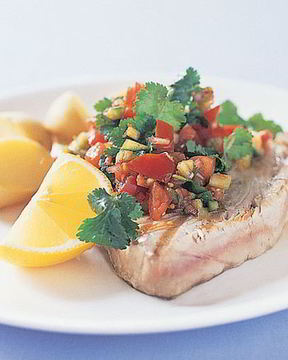 Тунец в сальсе с кориандром