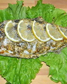 Тунец, запеченный целиком