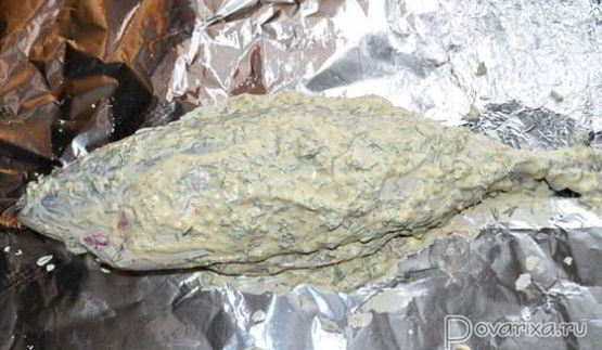 тунец, запеченный целиком