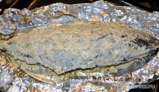 тунец, запеченный целиком