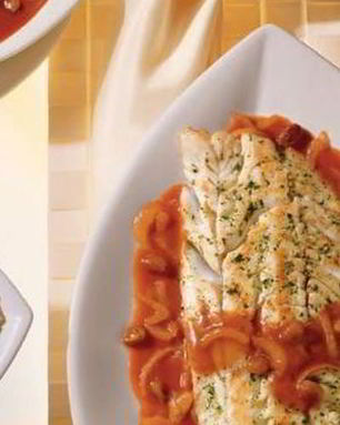 Жареное филе судака с марокканским луковым соусом