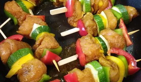 куриный шашлычок по-карибски с манговой сальсой