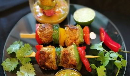 куриный шашлычок по-карибски с манговой сальсой
