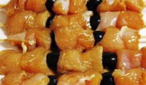 куриный шашлык в соевом маринаде с маслинами