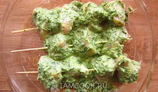 куриный шашлык в зеленом маринаде