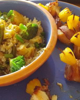 Мини-шашлычки из куриной грудки, бекона, ананаса с соусом Терияки