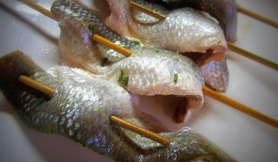 шашлычки из рыбы с медом и розмарином