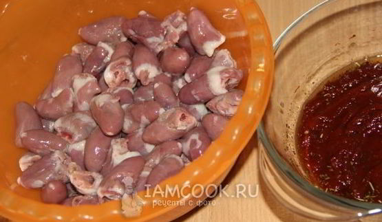 шашлык из куриных сердечек в томатном соусе
