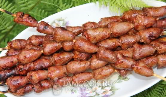 шашлык из куриных сердечек в томатном соусе
