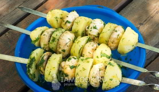 шашлык из шампиньонов с картофелем