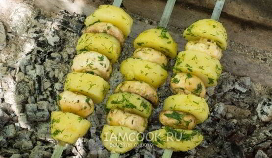 шашлык из шампиньонов с картофелем