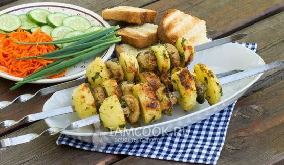 шашлык из шампиньонов с картофелем
