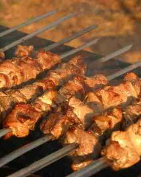 Шашлык из свинины, маринованый в помидорах