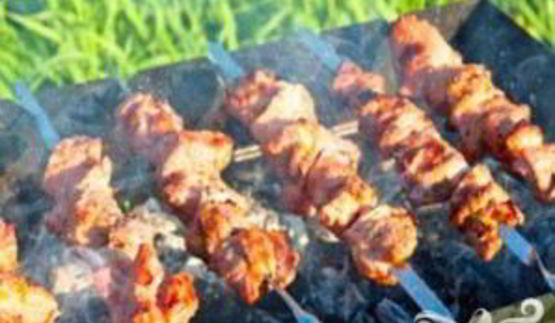 шашлык из свинины, маринованый в помидорах