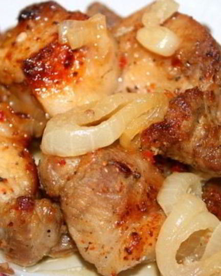 Рецепт шашлыка из свинины на луковой подушке в духовке