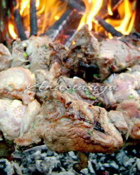 Шашлык из свинины в кефире с зеленым луком