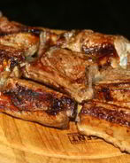 Шашлык из свиных ребрышек в быстром маринаде