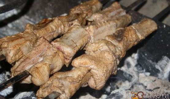 шашлык из свиных ребрышек в быстром маринаде