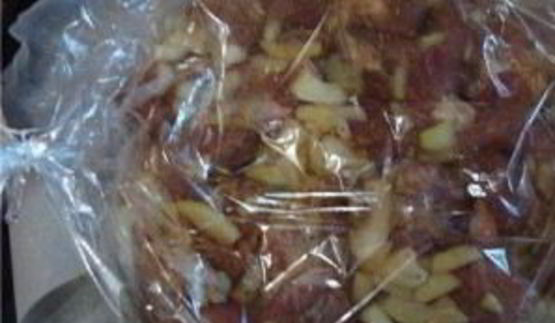 шашлык в рукаве на луковой подушке