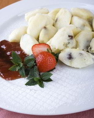 Сладкие австрийские сливовые клецки