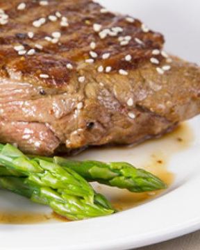 Стейк со спаржей