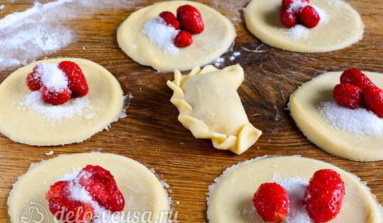 вареники с клубникой