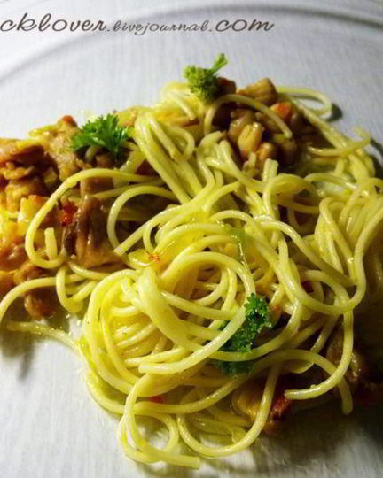 Рецепт яичной лапши с карри, курицей и овощами