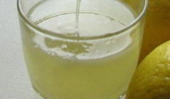 алкогольный напиток с ежевикой