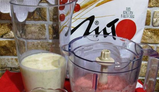 бананово-клубничный коктейль с добавлением лито