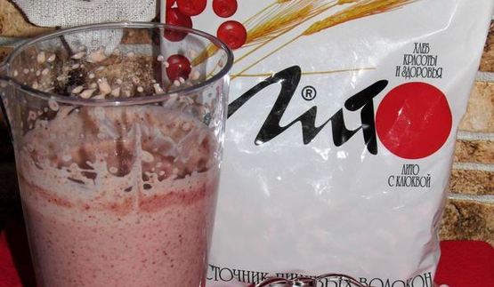 бананово-клубничный коктейль с добавлением лито