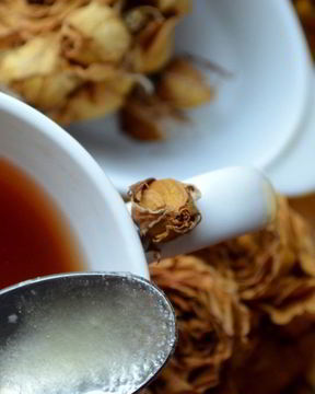 Чайный напиток с айвой и корицей