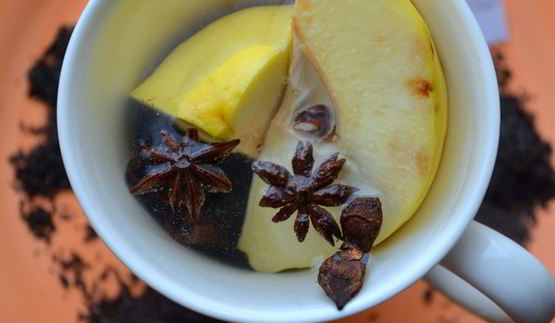 чайный напиток с айвой и корицей