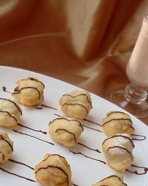 Французские пышки с шоколадно-апельсиновым напитком