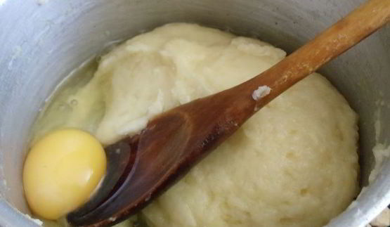 французские пышки с шоколадно-апельсиновым напитком