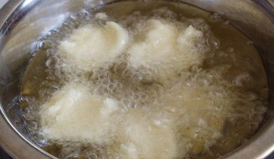 французские пышки с шоколадно-апельсиновым напитком