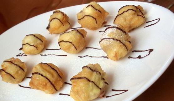 французские пышки с шоколадно-апельсиновым напитком