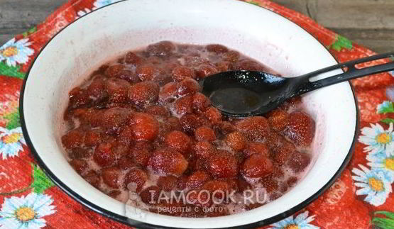 клубничный сироп