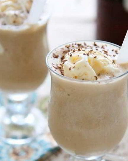 Рецепт коктейля coffee milkshake с шоколадным сиропом