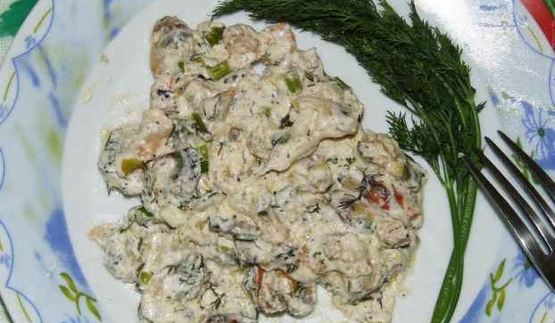 коктейль морской в сметане с зеленью